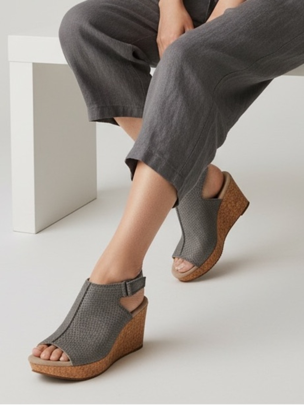 Clarks Gray Woven Peep-Toe Cork Wedge Sandals Size 6.5